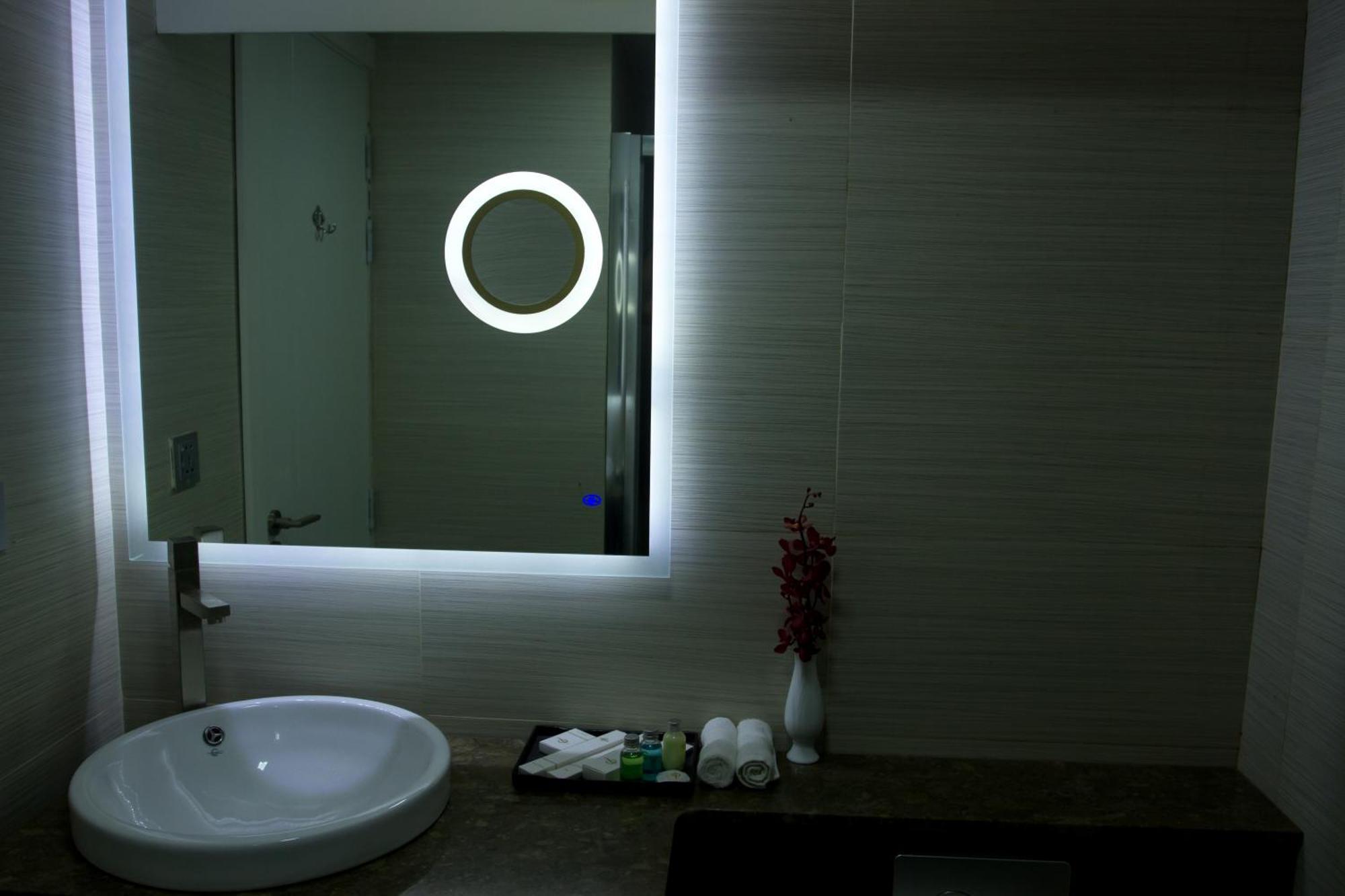 Coventina Lake Suites Dhaka Ngoại thất bức ảnh