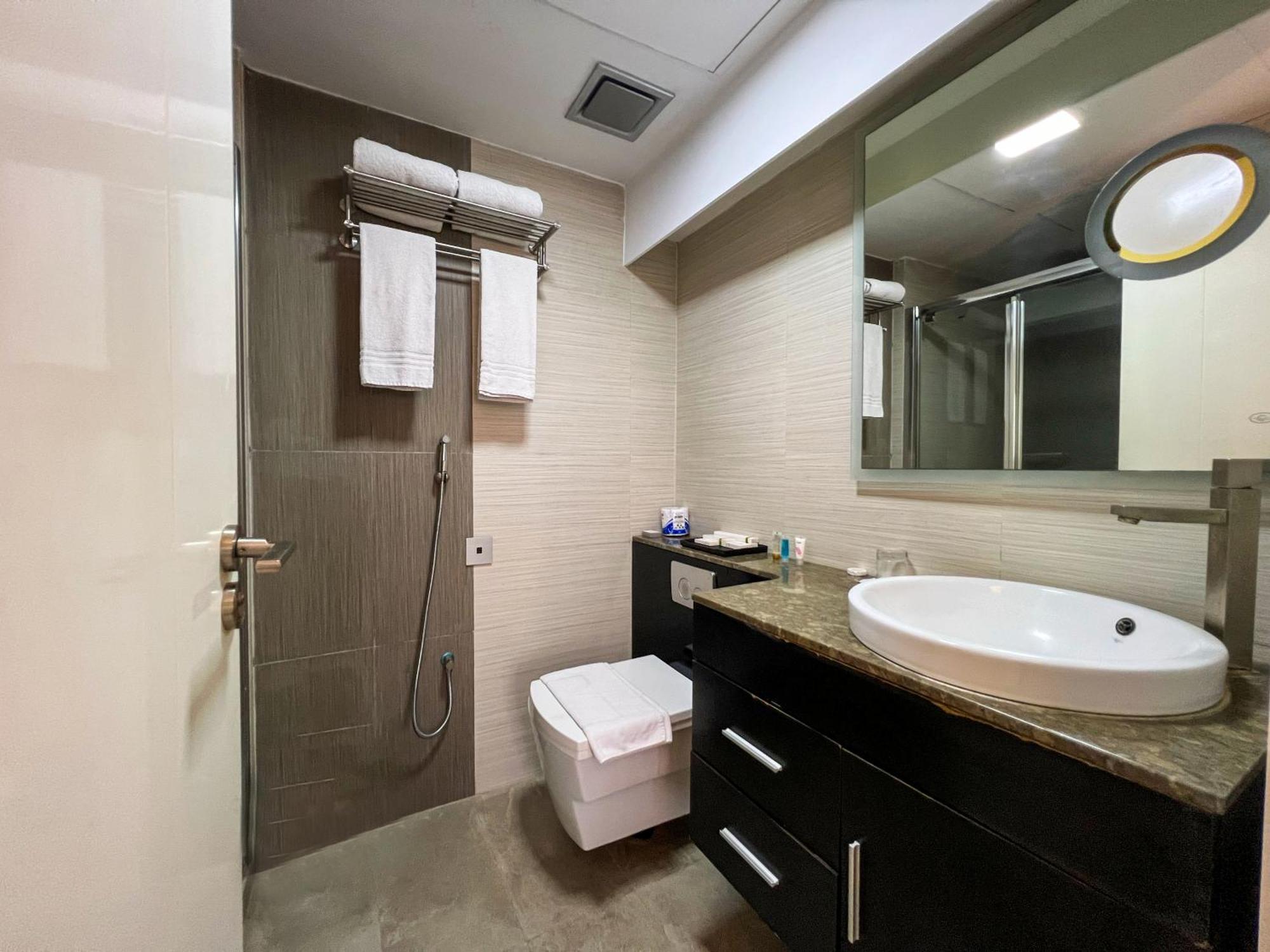 Coventina Lake Suites Dhaka Ngoại thất bức ảnh