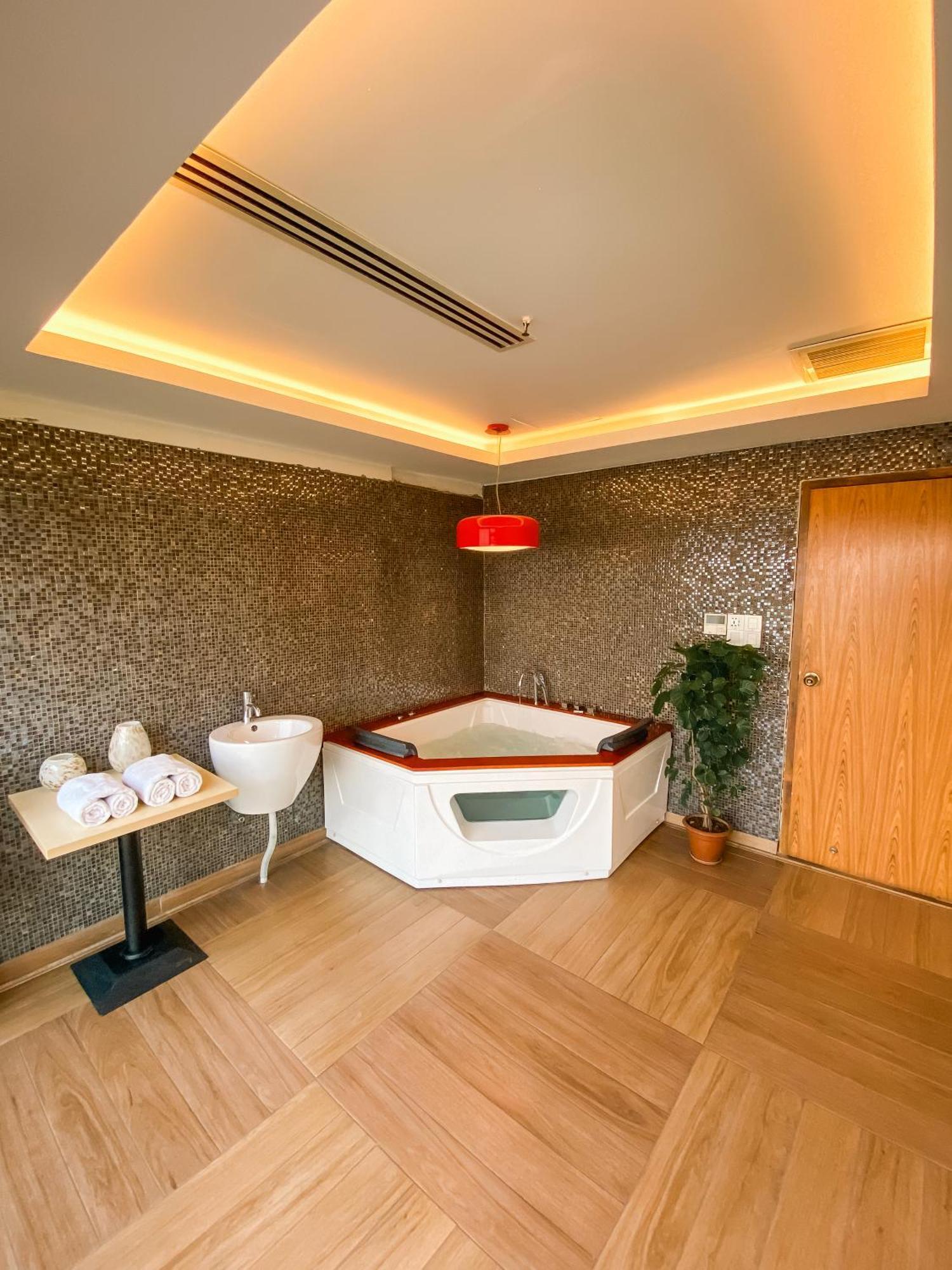 Coventina Lake Suites Dhaka Ngoại thất bức ảnh