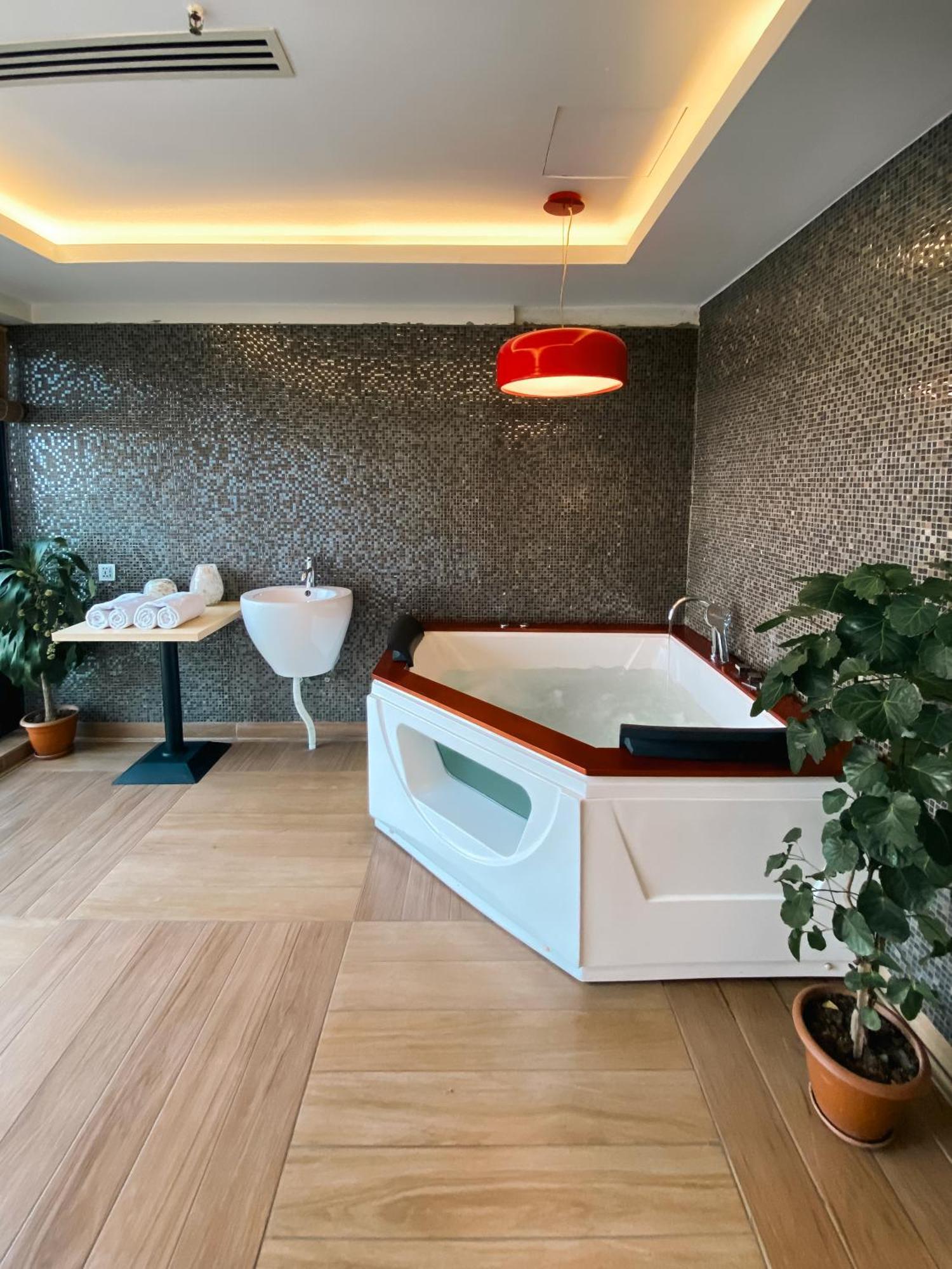 Coventina Lake Suites Dhaka Ngoại thất bức ảnh